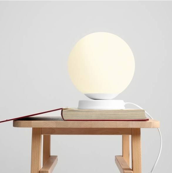 Lampa stołowa Ball do sypialni