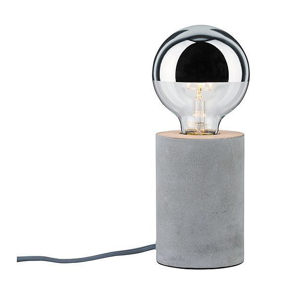 Lampa stołowa Neordic Mik na kominek w salonie