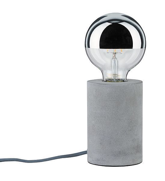 Lampa stołowa Neordic Mik na kominek w salonie