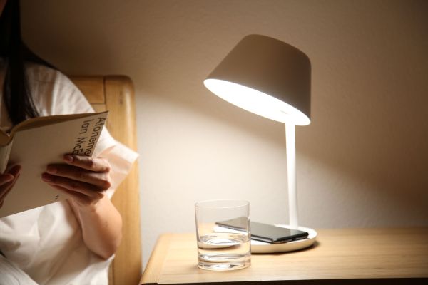Lampa stołowa Staria Pro - LED, ładowanie indukcyjne