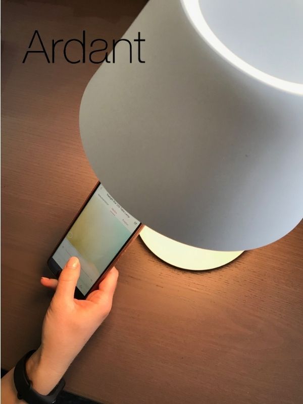 Lampa stołowa Staria Pro - LED, ładowanie indukcyjne