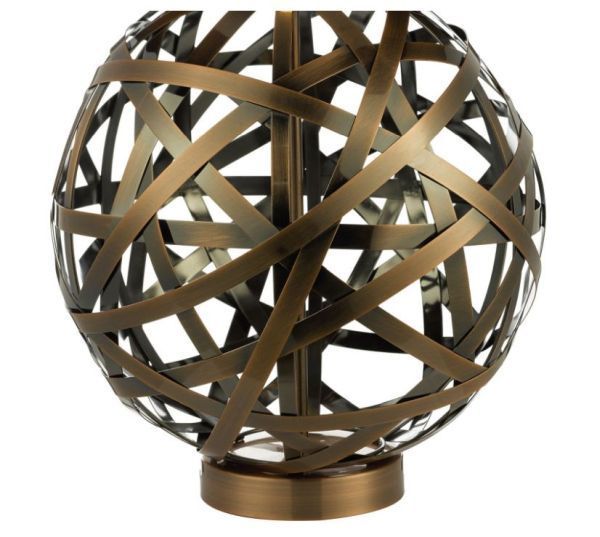 Lampa stołowa Voyage na kominek w salonie