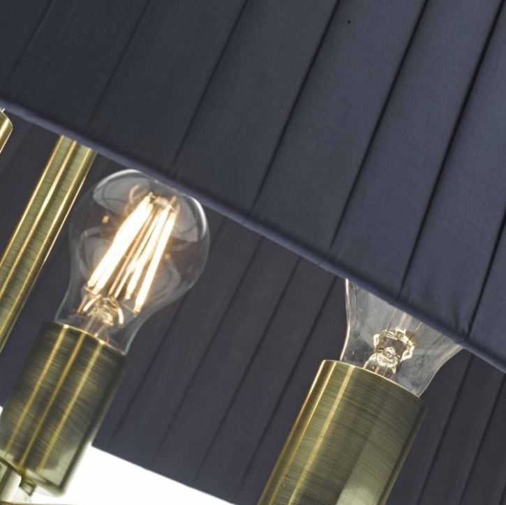 Lampa wisząca Cristin nad fotel w salonie