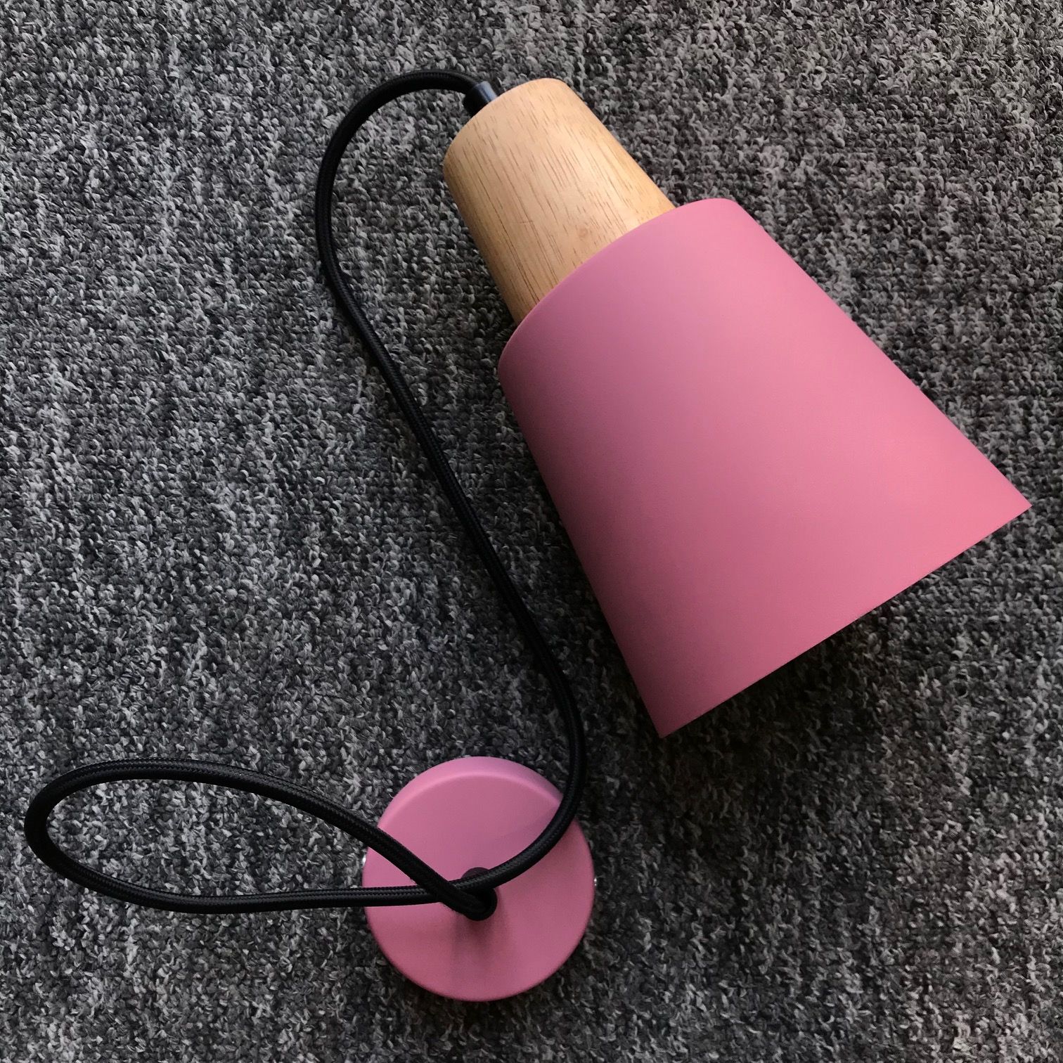 Lampa wisząca Faro do stylowej sypialni