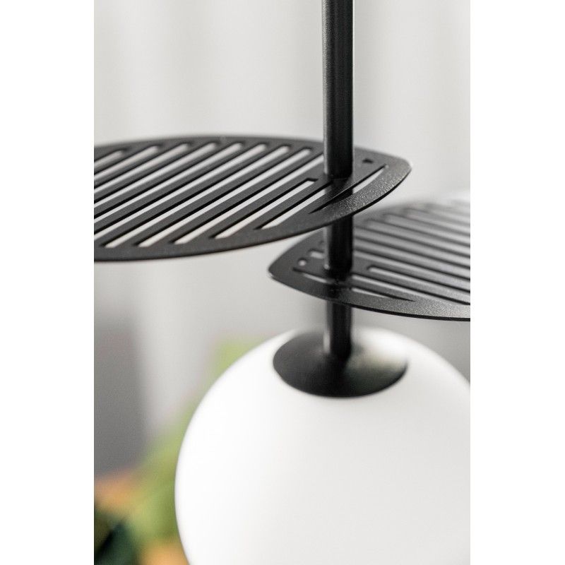 Lampa wisząca Fyllo nad stolik w salonie