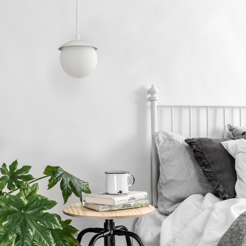 Lampa wisząca Kuul F do małej sypialni