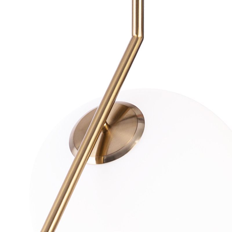 Lampa wisząca Solaris nad fotel w salonie