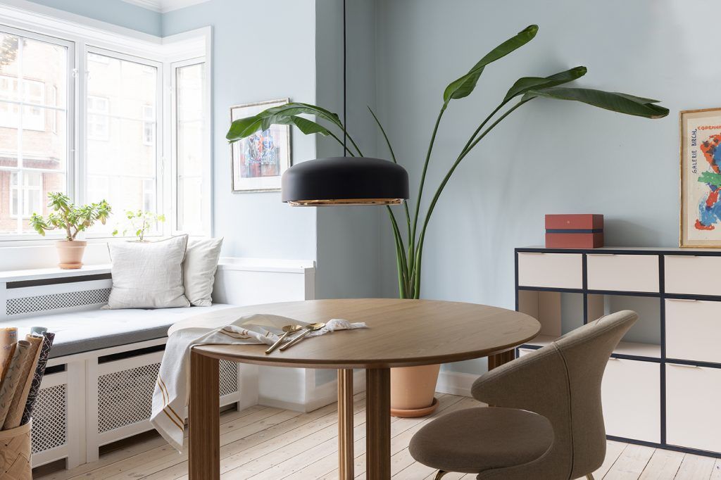 UMAGE lifestyle Hazel medium Comfort Circle oak Time Flies brass sand low res