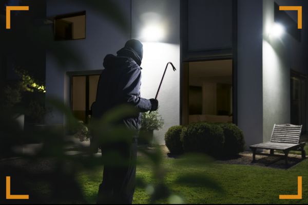 bezpieczne oswietlenie domu