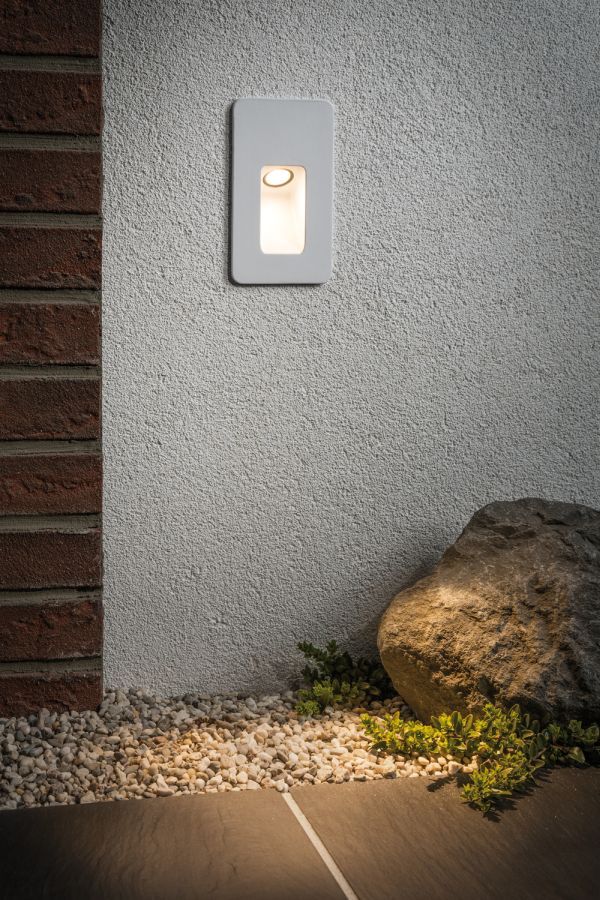 bialy kinkiet wpuszczany w sciane