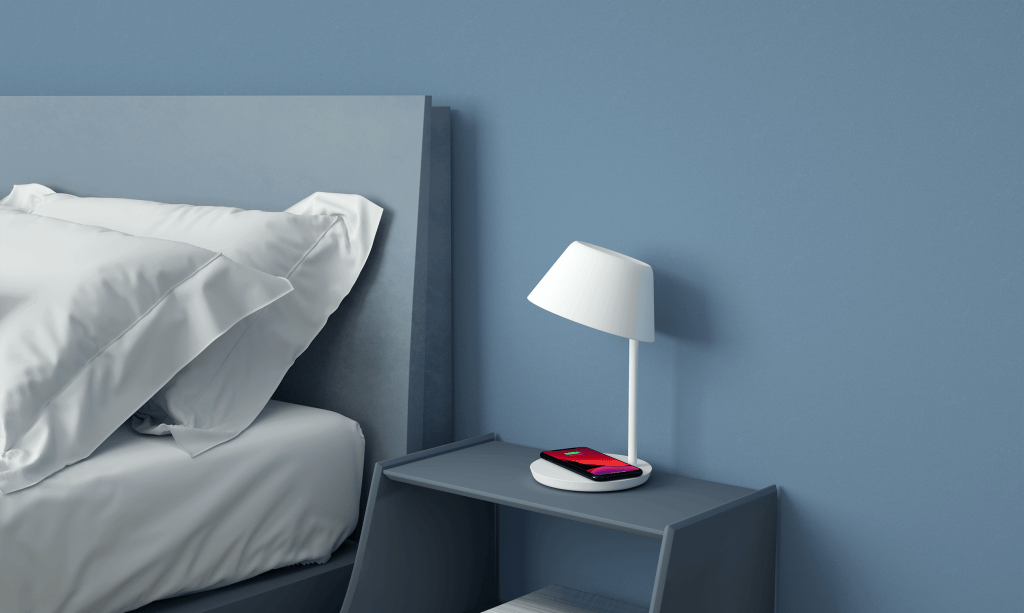 lampa z ladowarka indukcyjna