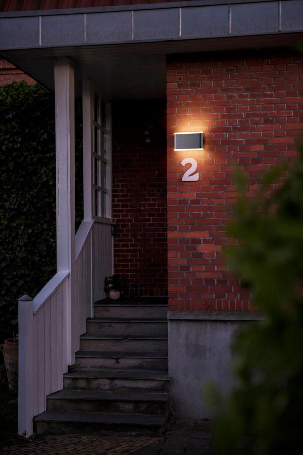 oswietlenie numeru domu kinkiet na sciane