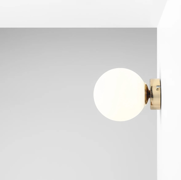 Kinkiet Ball do małej sypialni