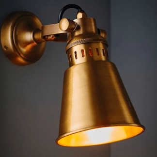 Kinkiet loftowy złoty mosiądz z regulowanym reflektorem, industrialna lampa ścienna do salonu, pracowni i kawiarni, vintage oświetlenie typu spotlight