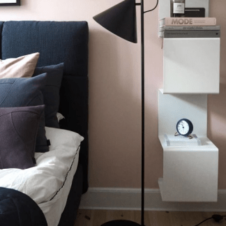 Czarne lampy stojące