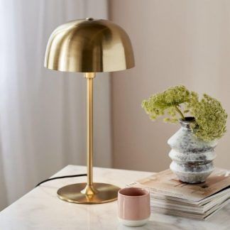 Złote lampy stołowe