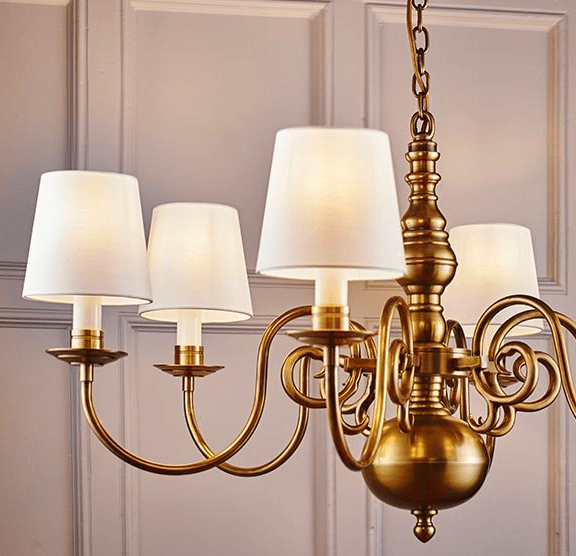 Żyrandole rustykalne i dworkowe