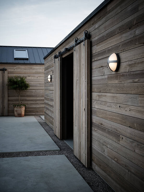 Kinkiet zewnętrzny Cross 25 - czarny, IP54, na elewację budynku