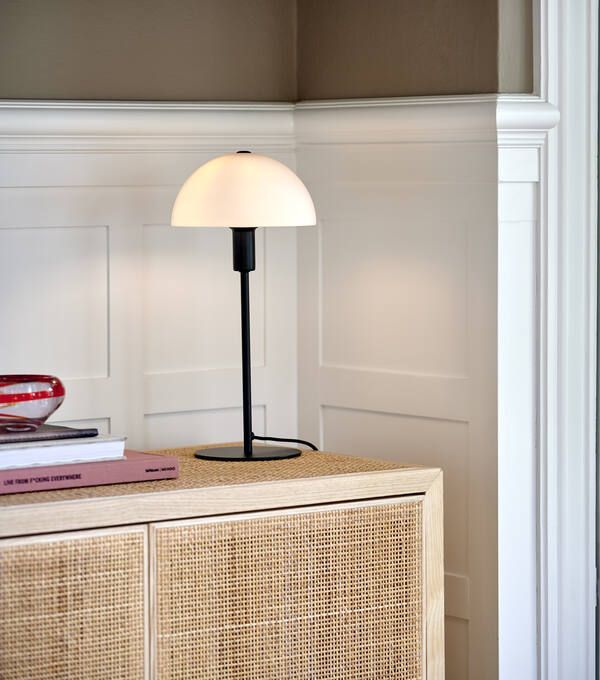 Lampa na komodę Ellen - czarna podstawa, do sypialni i salonu