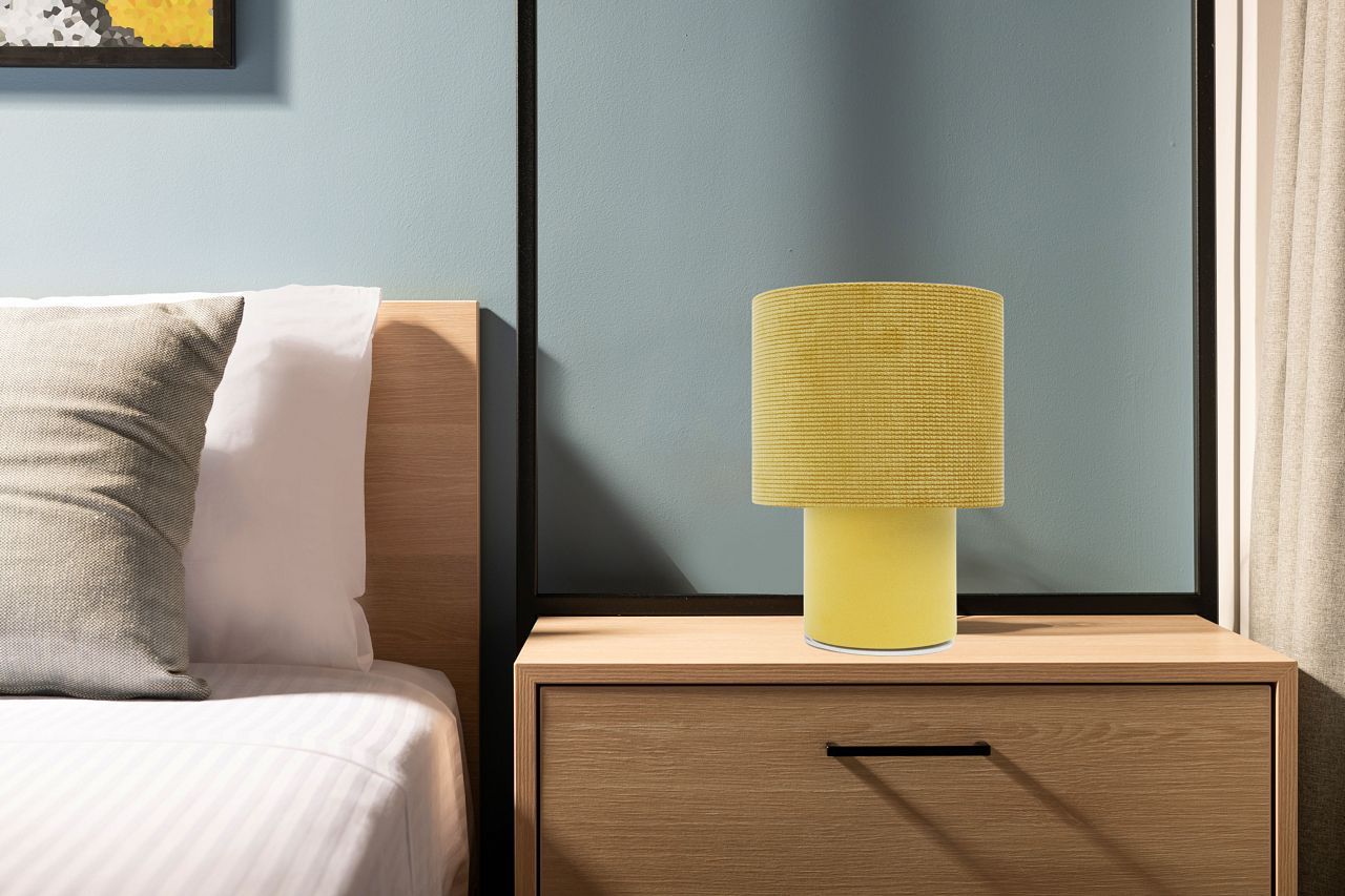 Musztardowa lampa stołowa Smile