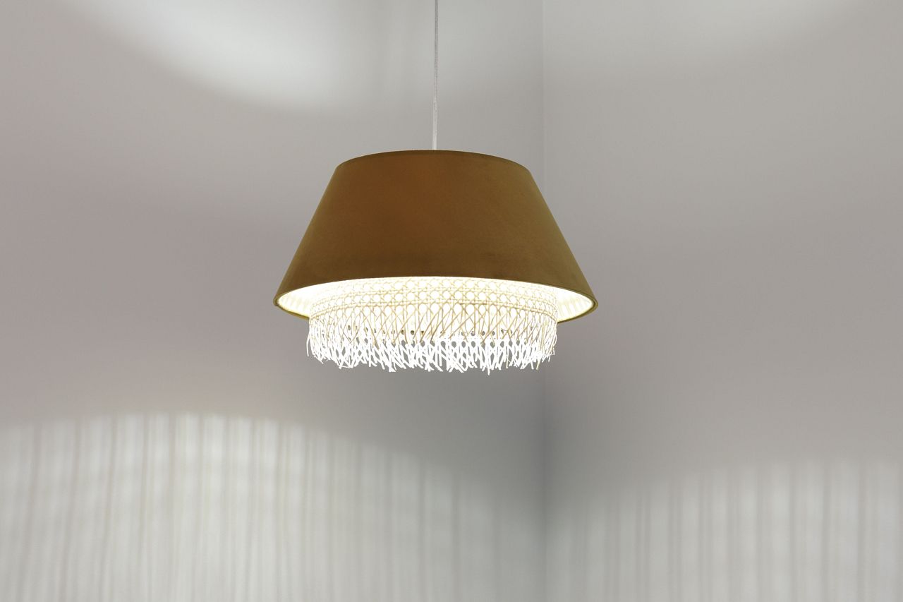 Żółta lampa wisząca z rattanu Sensei