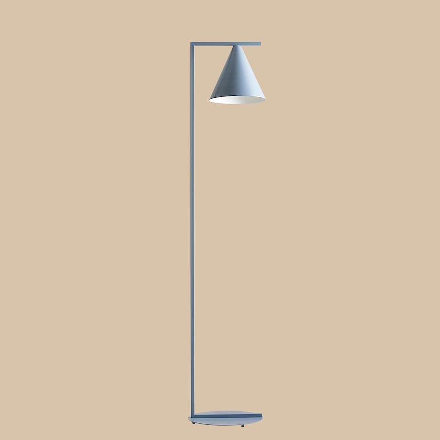 Lampa podłogowa Form w kolorze Dusty Blue z stożkowym kloszem