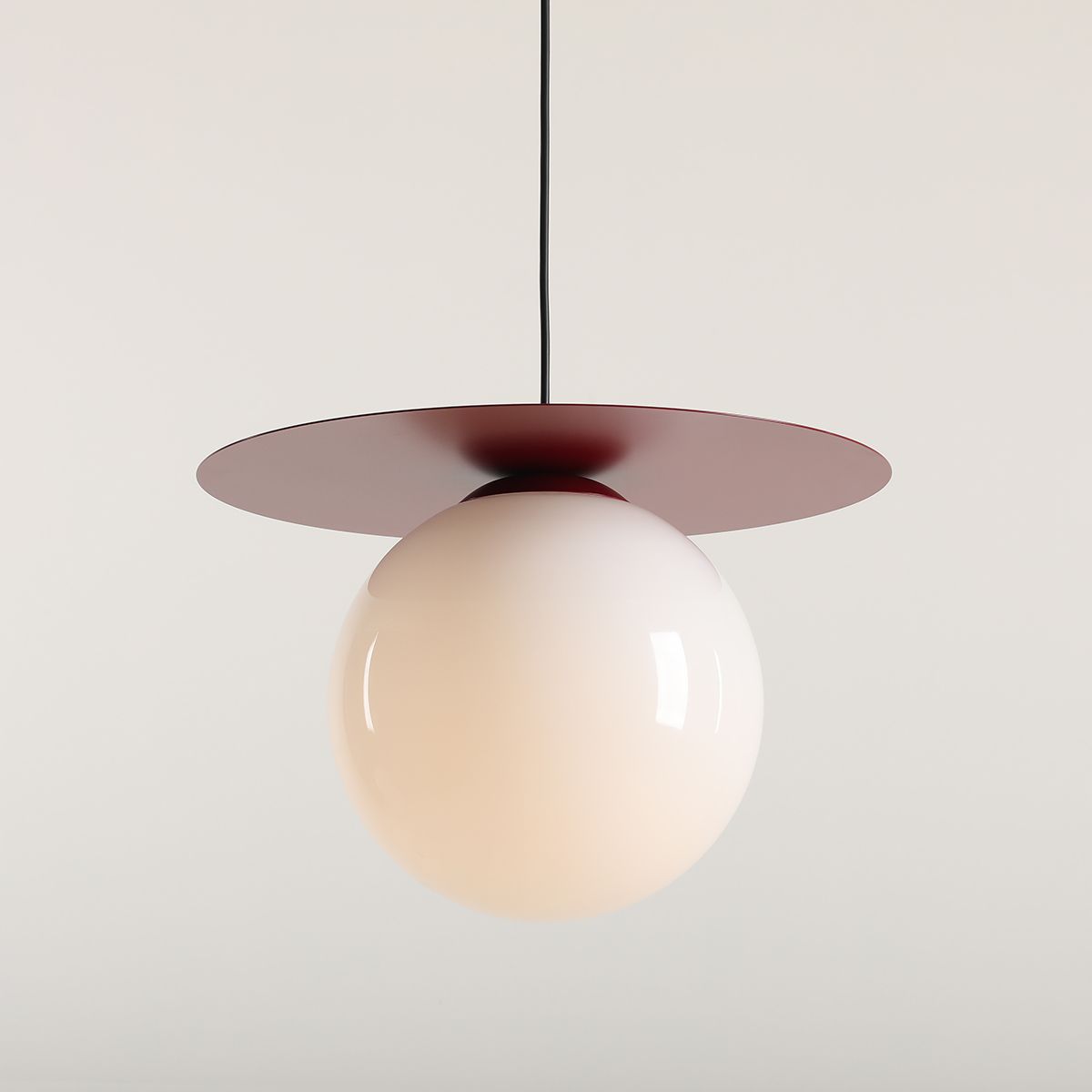 Duża, wisząca lampa Loop Red Wine L w kształcie dysku