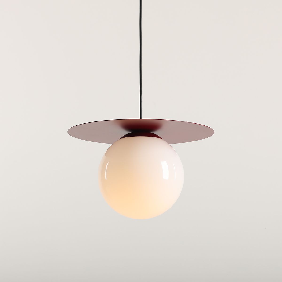 Wisząca lampa Loop w kolorze czerwonego wina