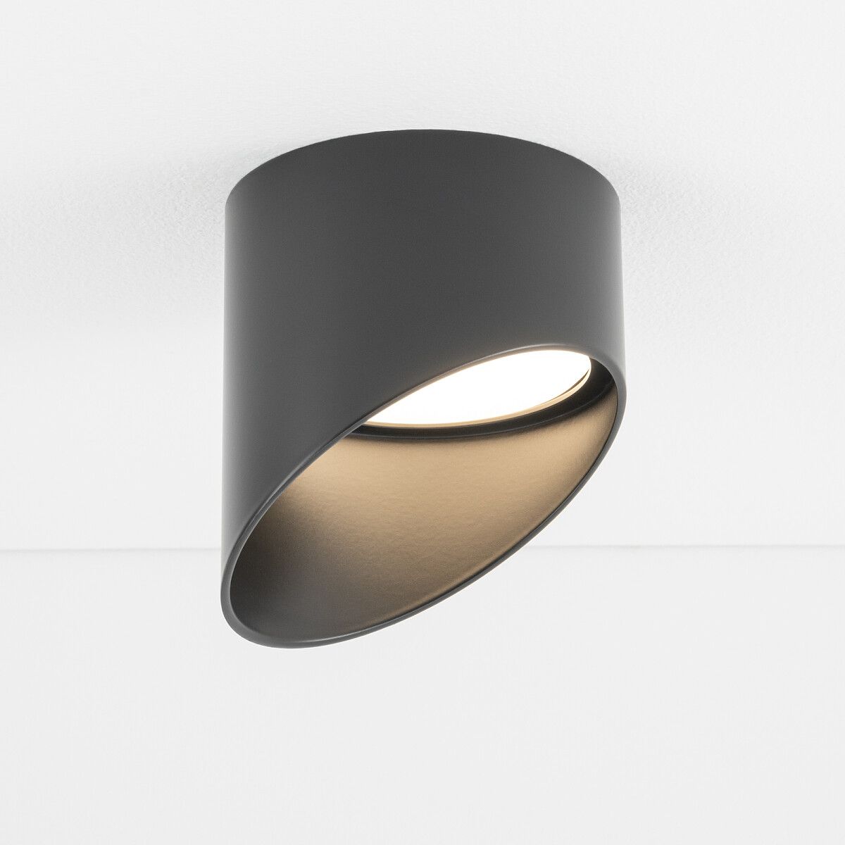 Czarna podtynkowa lampa Hvar – idealna do przedpokoju