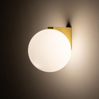 Szklany kinkiet Aloe przeznaczony do łazienki o klasie szczelności IP44