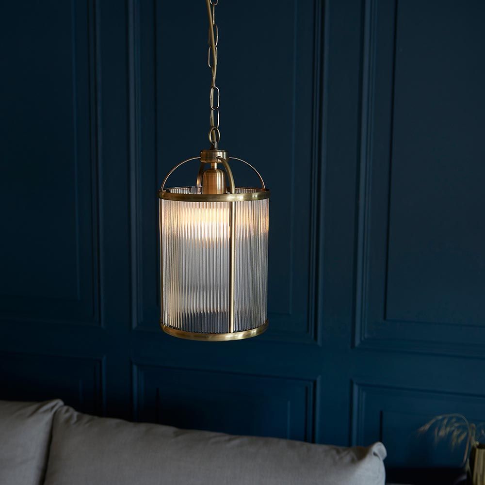 Lampa wisząca Lambeth w klasycznym stylu z żebrowanym szkłem