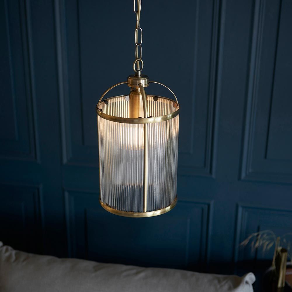 Lampa wisząca Lambeth w klasycznym stylu z żebrowanym szkłem