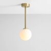 Lampa sufitowa Pinne S z szklanym kloszem w kolorze mosiądzu