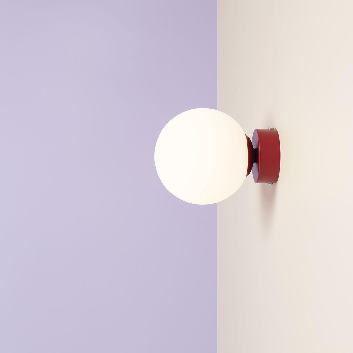 Mały kinkiet Ball Red Wine z kolekcji Artera Colours