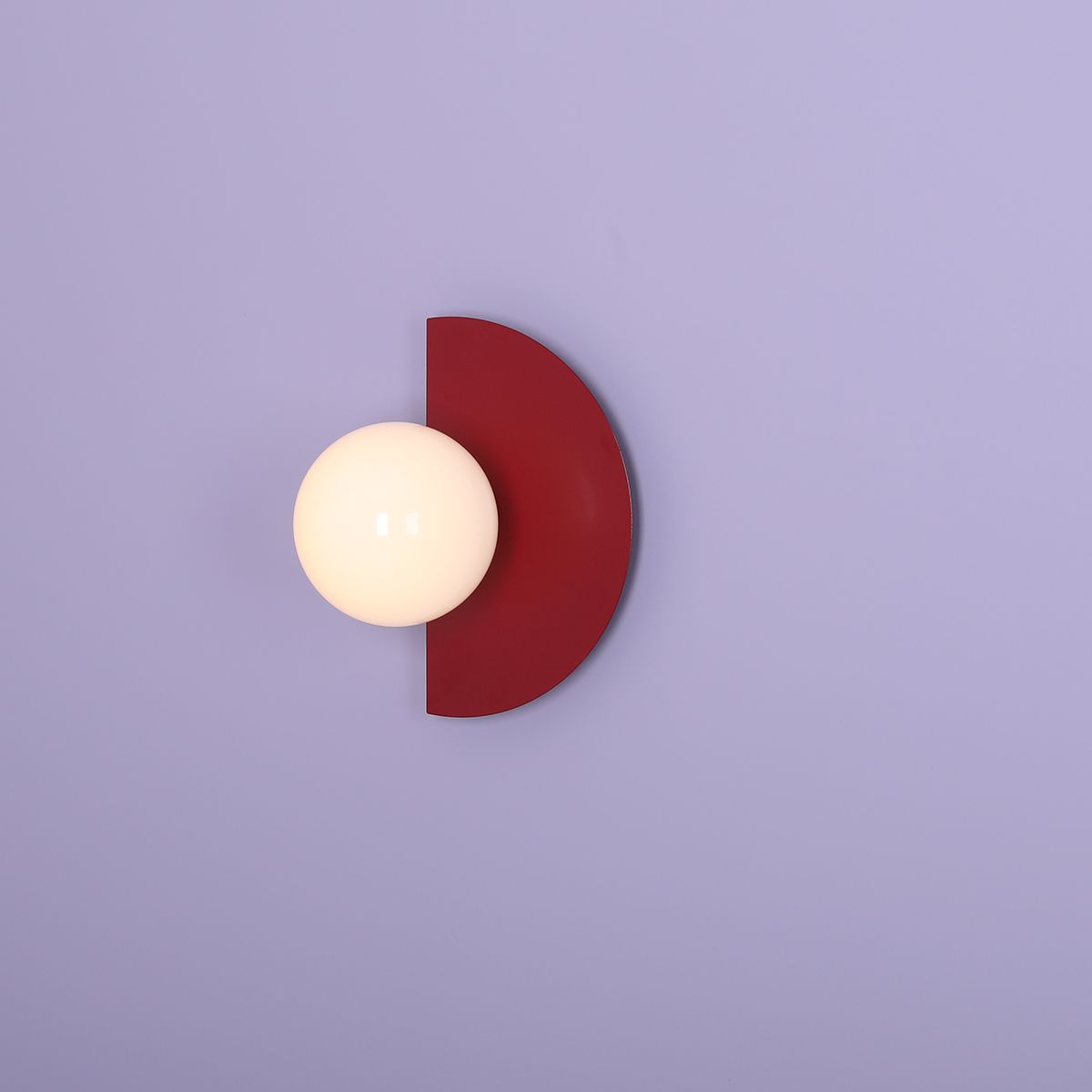 Stylowy kinkiet Loop – dysk w kolorze red wine