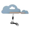 Dziecięcy kinkiet Cloud w odcieniach niebieskich chmurek