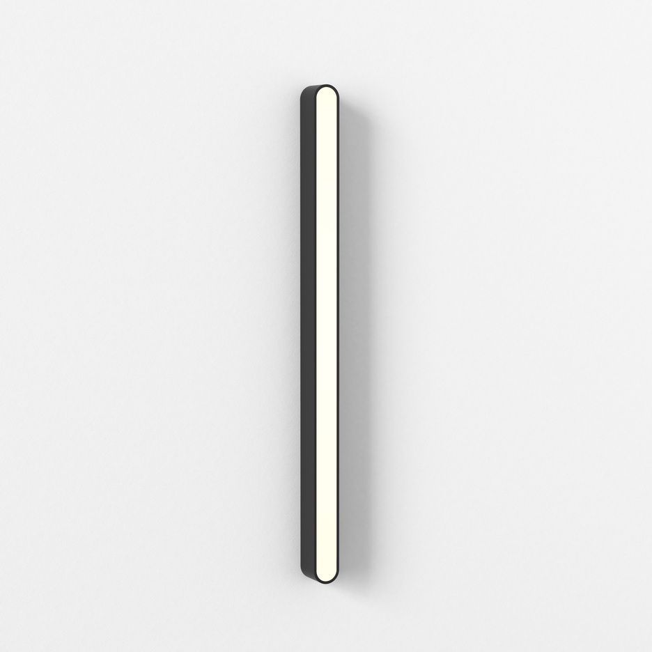 Czarny kinkiet Atticus 900 z oświetleniem LED 3000K i klasą szczelności IP44