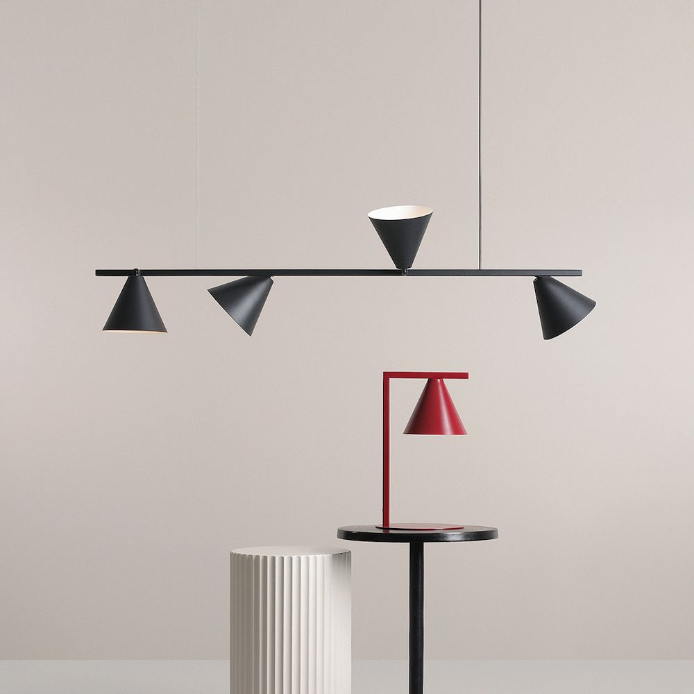 Wisząca, podłużna lampa retro FORM 4 w kolorze czarnym z czterema kloszami