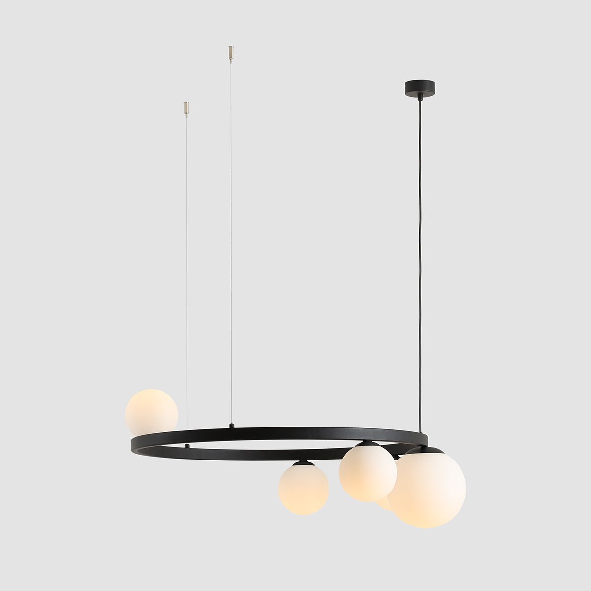 Czarny żyrandol Garda 5 ze szklanymi kloszami