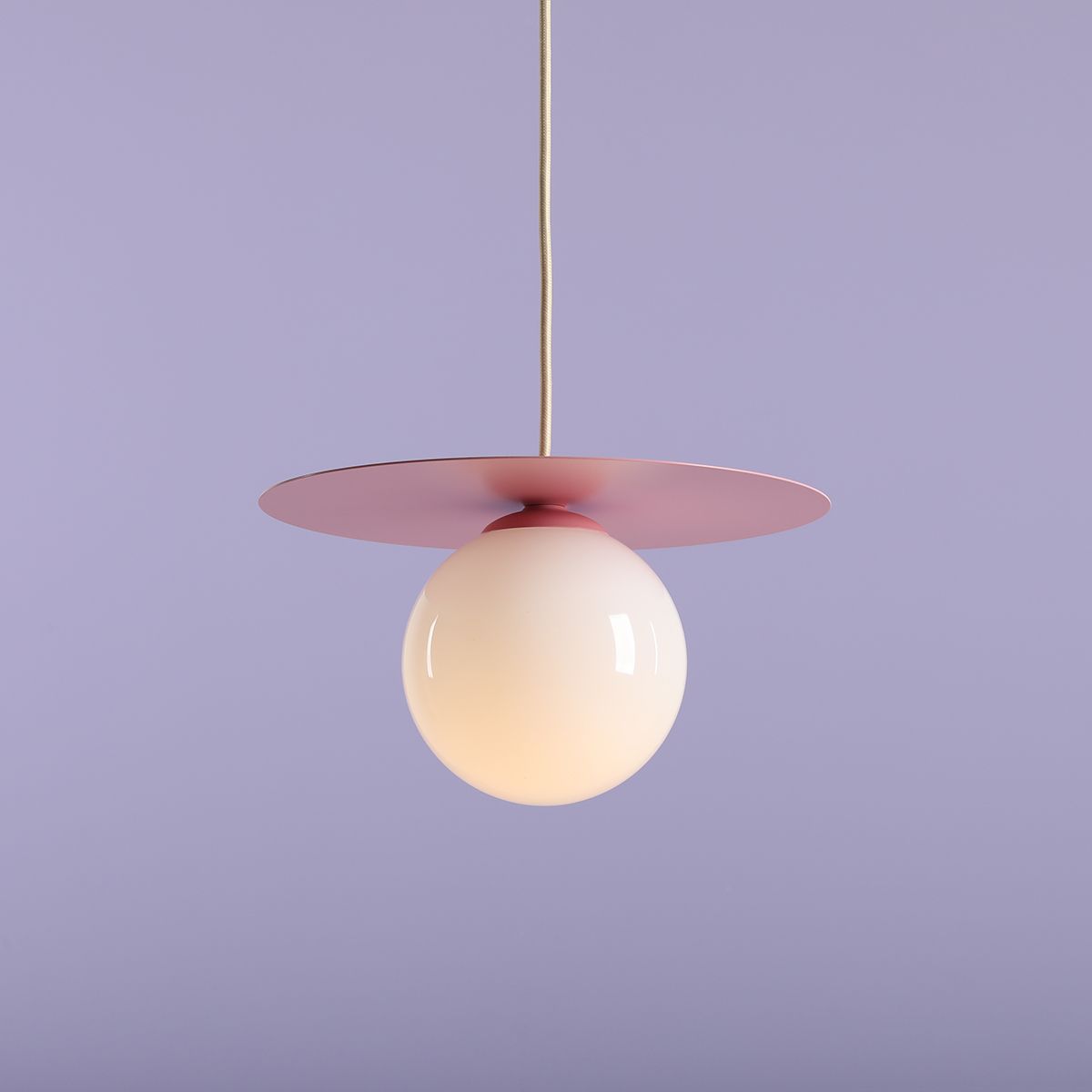 Wisząca lampa Loop w kolorze pudrowego różu