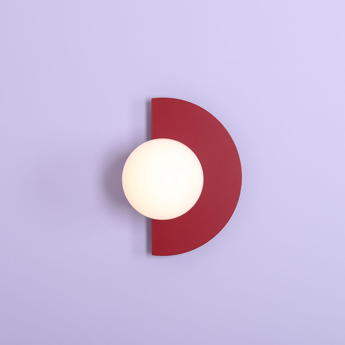 Stylowy kinkiet Loop – dysk w kolorze red wine