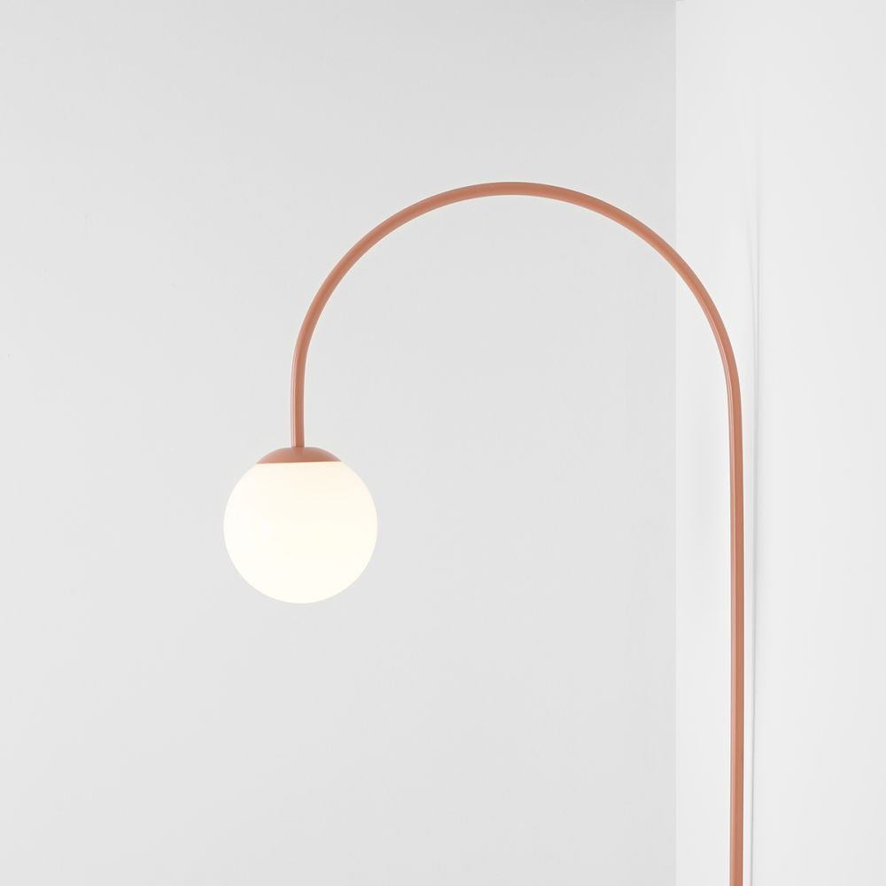 Nowoczesna lampa ścienna Una w kolorze koralowym