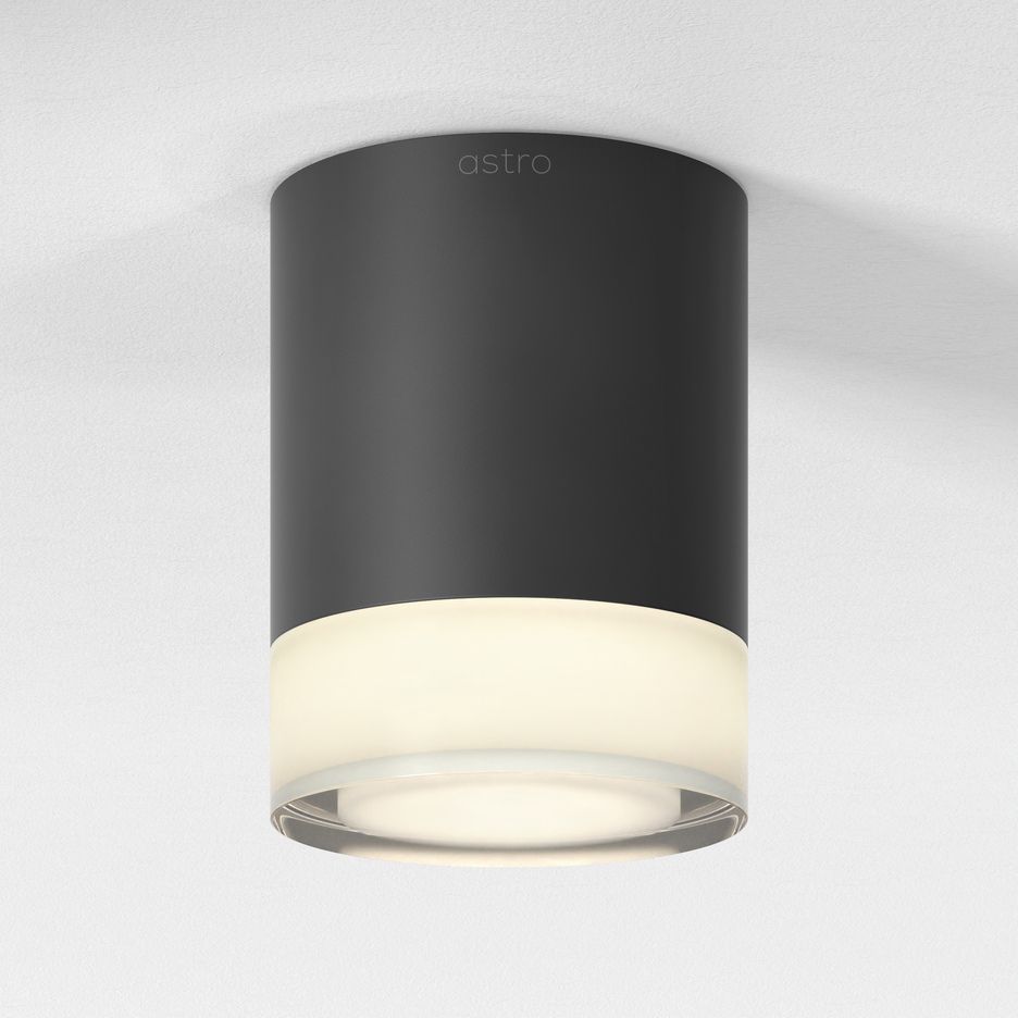 Czarna lampa sufitowa Ottawa o klasie szczelności IP65, idealna do łazienki