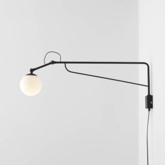 Czarny kinkiet Soho Glass z mlecznym kloszem i wydłużonym ramieniem