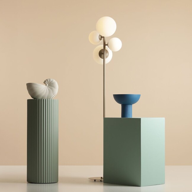 Beżowa lampa podłogowa Bloom z szklanymi kloszami
