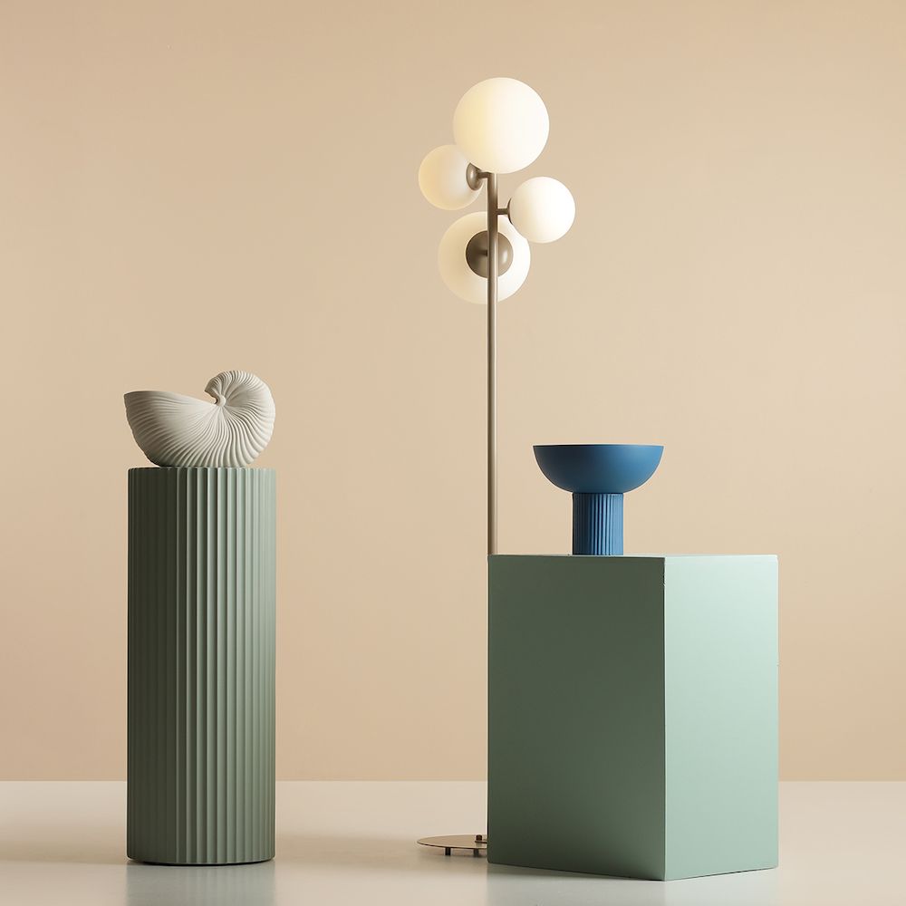 Beżowa lampa podłogowa Bloom z szklanymi kloszami