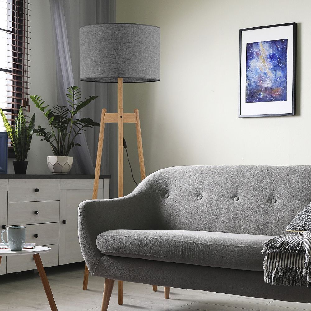 Drewniana lampa stojąca Perez z szarym abażurem