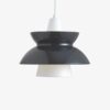 Wisząca lampa Doo-Wop od Louis Poulsen w ciemnoszarym kolorze