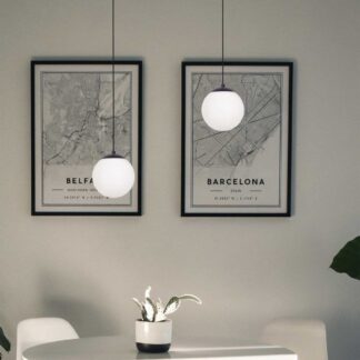 Czarna wisząca lampa Savoy z mlecznym kloszem