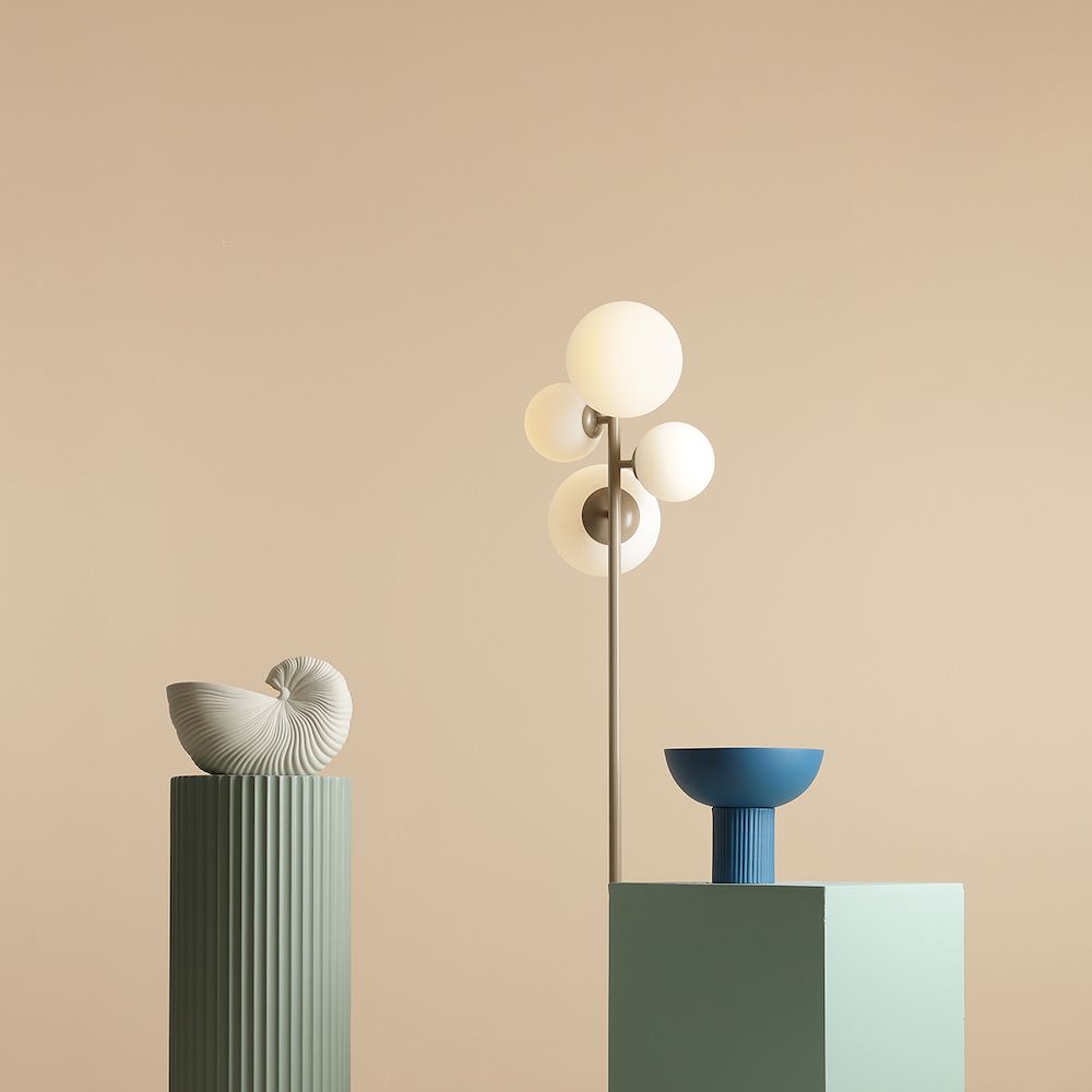 Beżowa lampa podłogowa Bloom z szklanymi kloszami